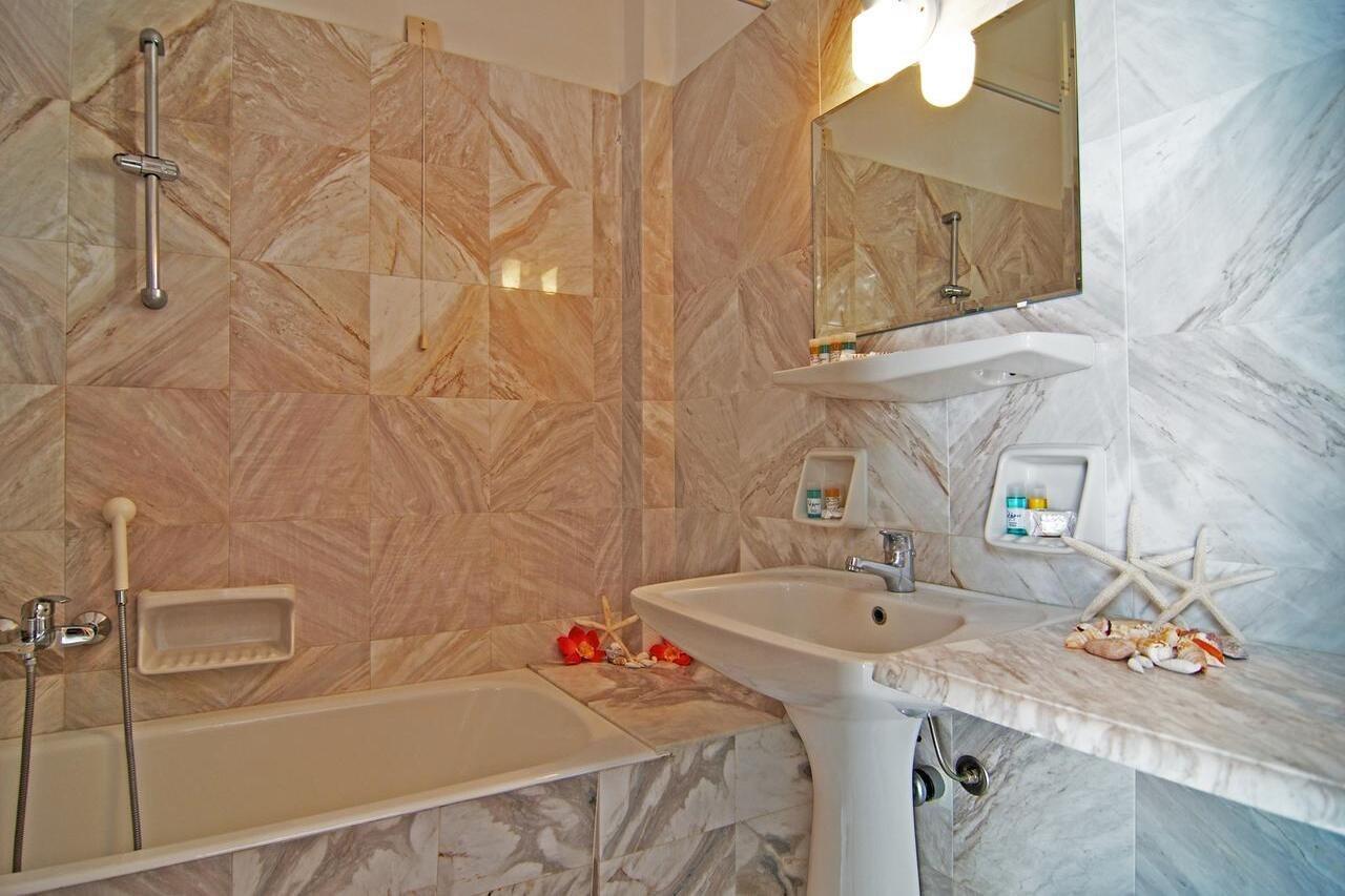 Alex Hotel 图罗斯 外观 照片